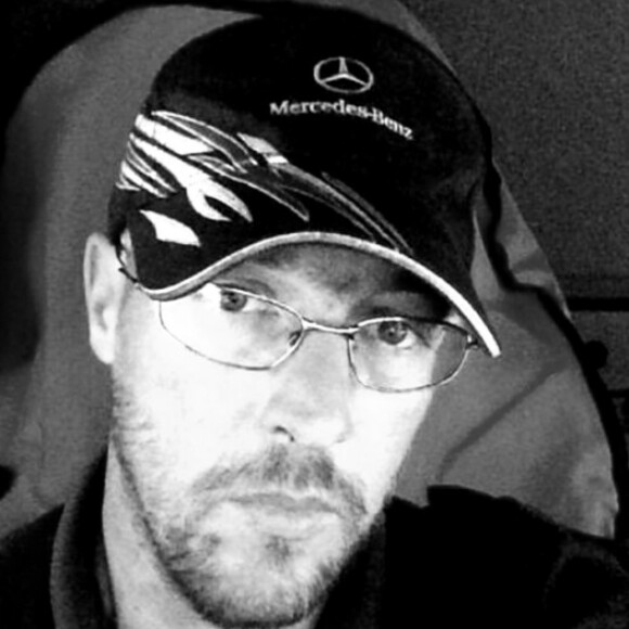 Profile picture of Simon