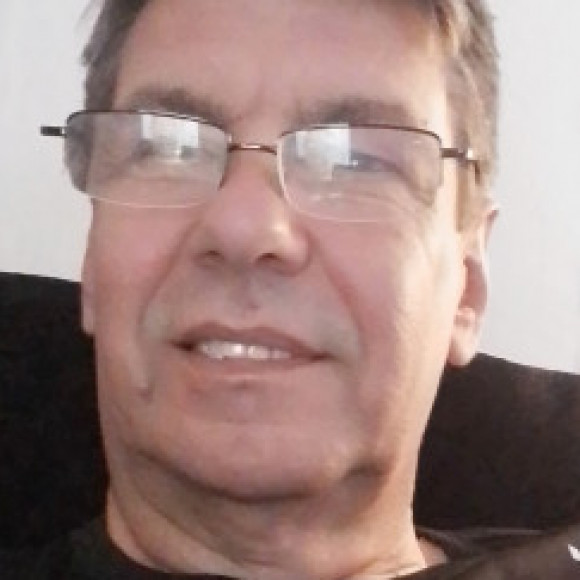 Profile picture of Philip and peach