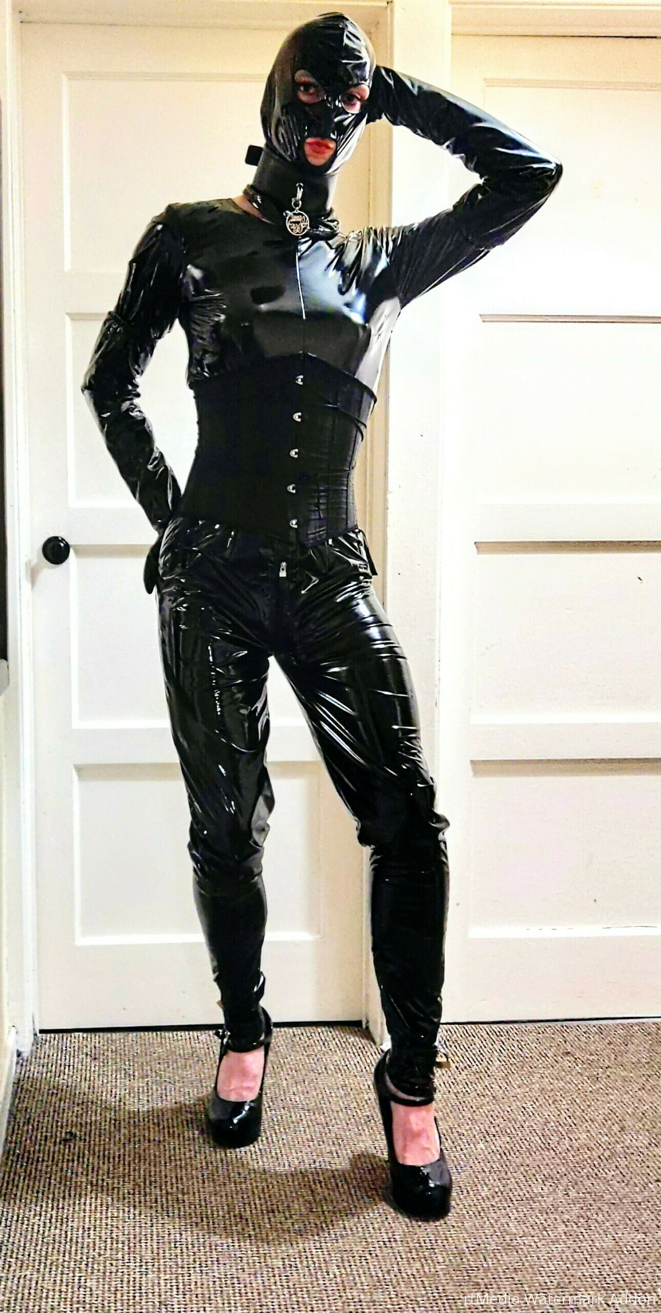bdsmlr-1084038-EL76gWP0gW